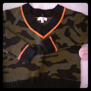 NWT Supercute cropped camo sweater!